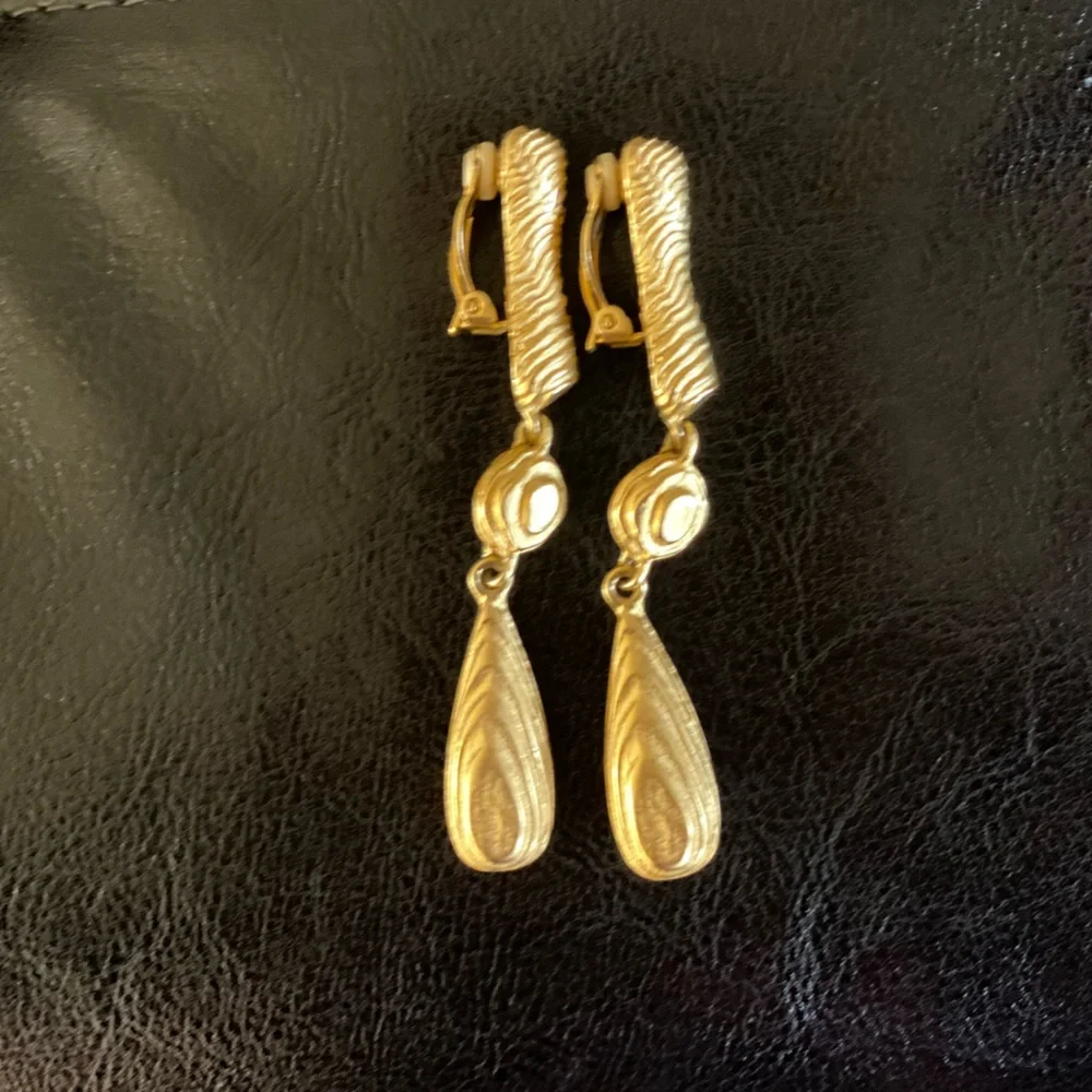 GORGEOUS AUTHENTIC GIVENCHY PARIS LONG HAMMERED EARRINGS - Picture 8 of 12